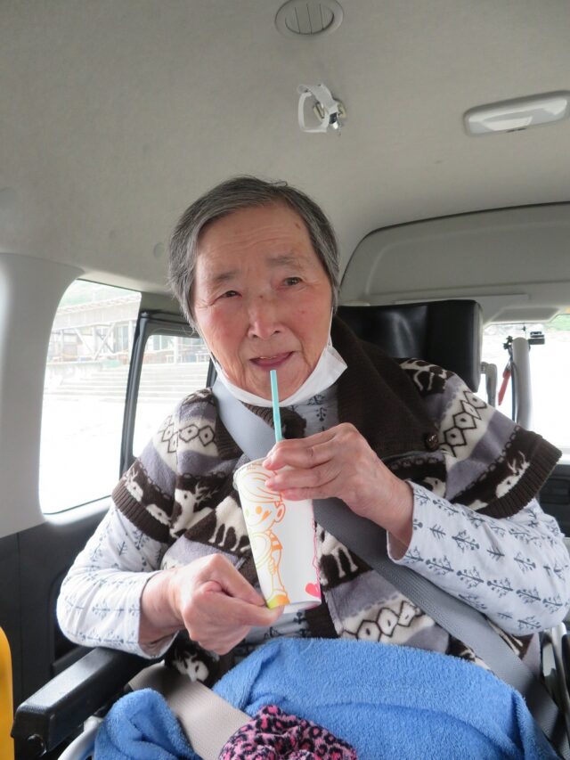 老人関係 ドライブ2 - 介護老人保健施設しらかみのさと