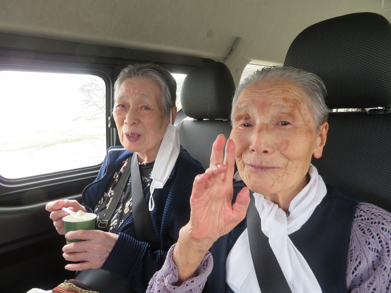 老人関係 ドライブ2 - 介護老人保健施設しらかみのさと